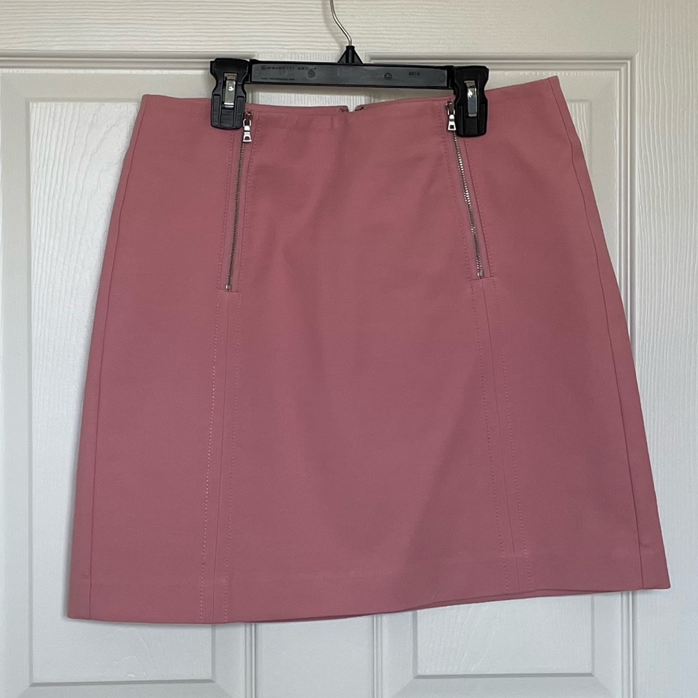 🔻$10 🌟HP🌟Loft Pink Zipper Skirt